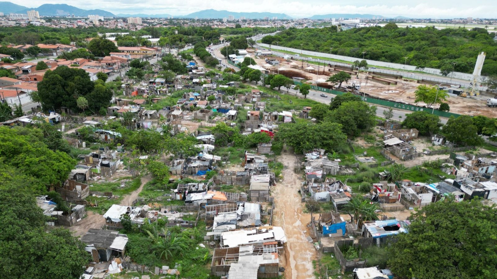 imagem aérea da área que será desocupada ao lado do aeroporto